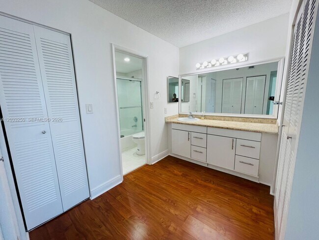Building Photo - 20505 E Country Club Dr