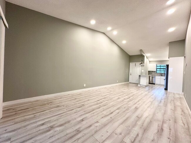Building Photo - 2800 Palmwood Terrace