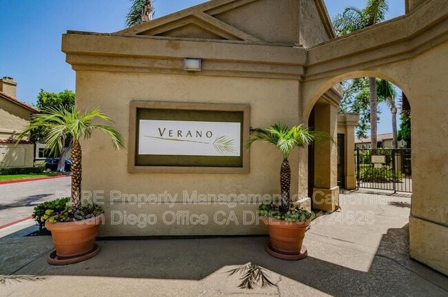 Building Photo - 7405 Charmant Dr