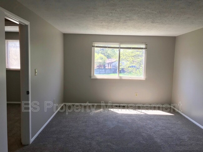Building Photo - 6516 Zionsville Rd