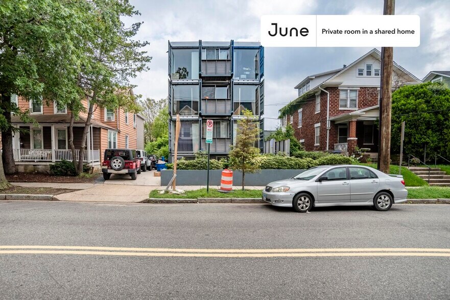 Building Photo - Room in Shared 6 bed/6 bath home