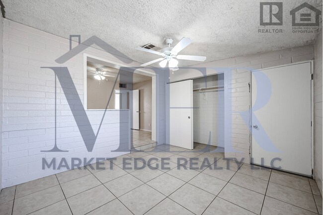 Building Photo - 5Bed/2Bath House at 35th Ave/Cactus! Ready for Immediate Move-In! -- NO HOA!