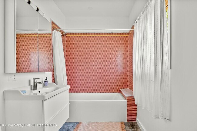 Building Photo - 88 Hover Ave