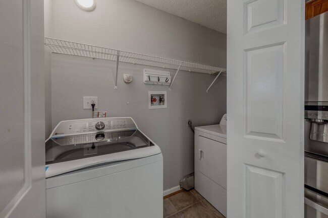 Building Photo - 103 Larkspur Hollow