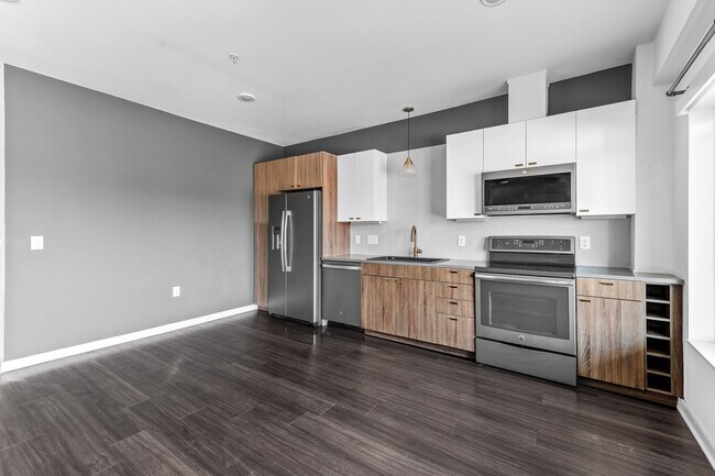 Building Photo - 4361 S Congress Ave