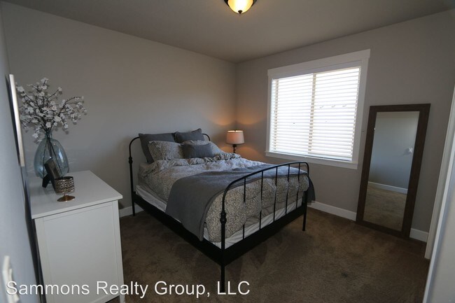 Building Photo - 9953 SE Merlo St