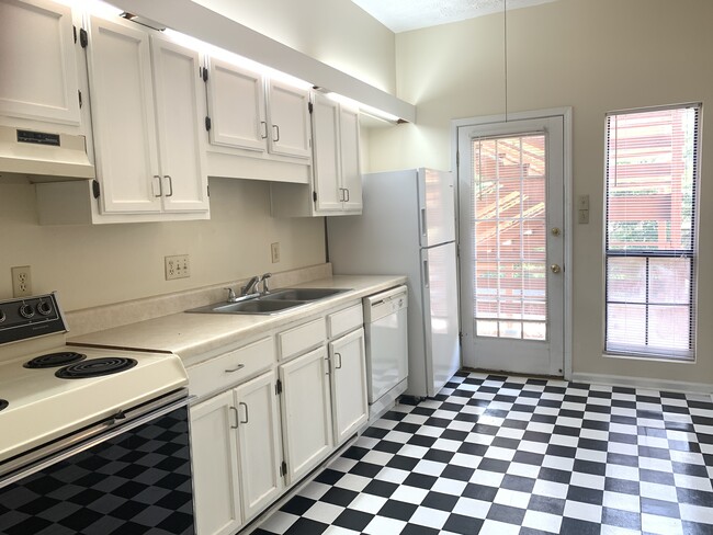 Building Photo - Felder 6 Unit