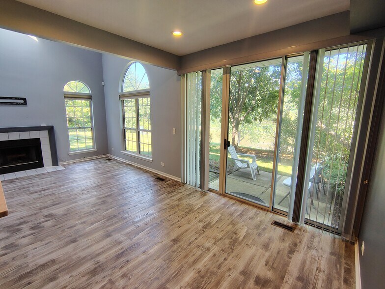 Building Photo - 667 Woodhaven Dr