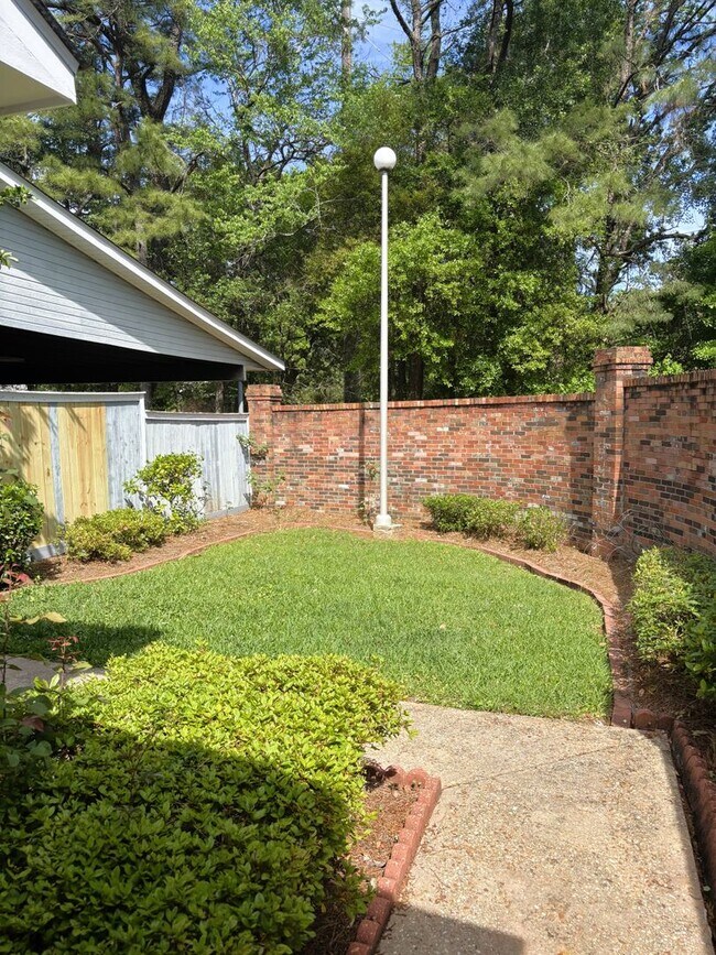 Building Photo - Two bed / Two bath condo off Grelot Road