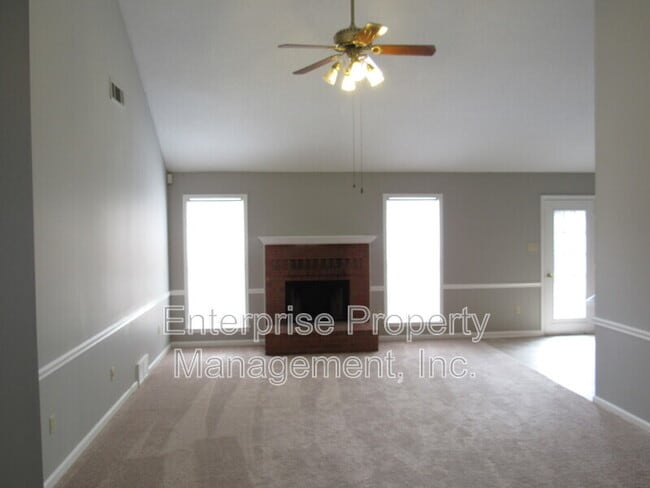 Building Photo - 7037 Meadowlands Pl