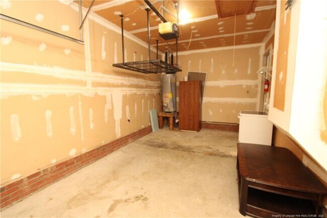 Building Photo - 101 Lake Meadow Dr