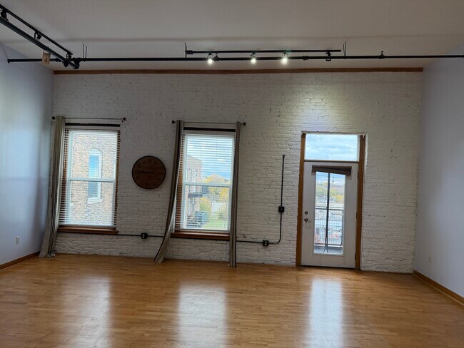 Building Photo - 720 S Marquette St