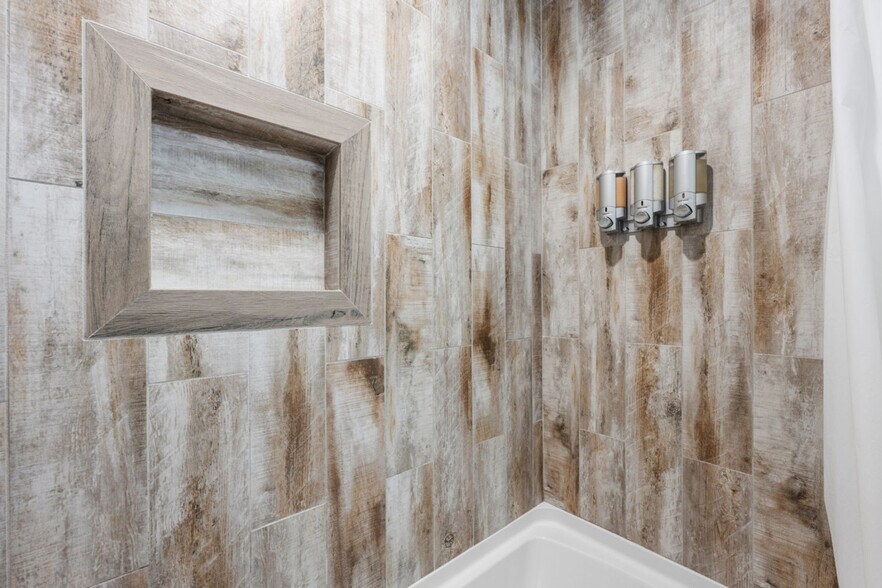 Building Photo - 17462 Front Beach Rd