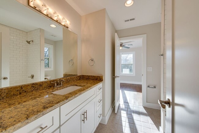 Building Photo - 515 Westboro Dr