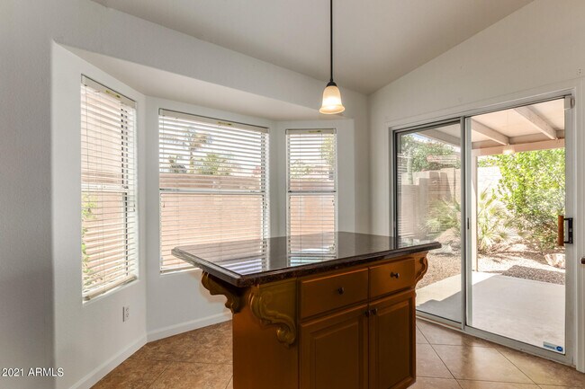 Building Photo - 4634 E Grovers Ave