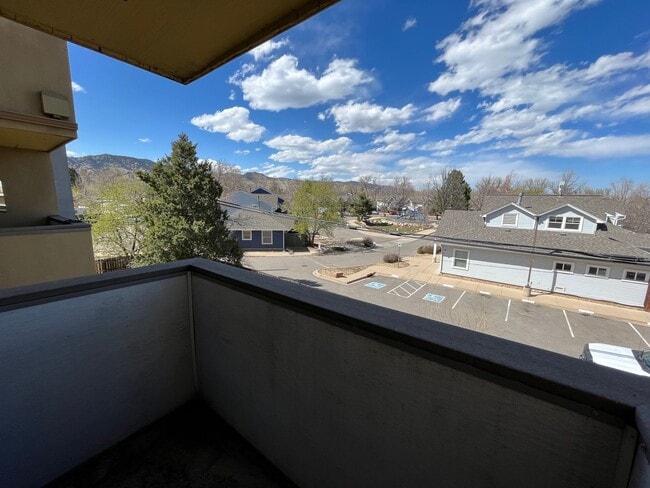 Building Photo - Charming Mapleton Ave. 1 Bed/1 Bath Condo - Available August 3rd!
