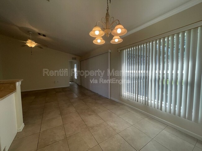 Building Photo - 1429 NE 5th Ave