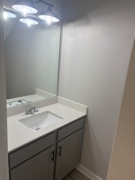 Building Photo - 439 Hobbs Ave