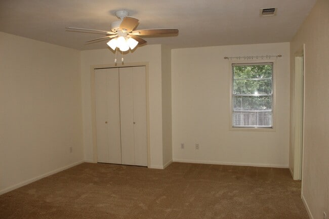 Building Photo - 3 BEDROOM, NORTH BELTON