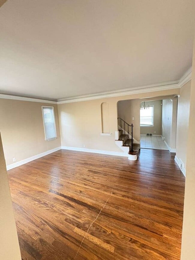 Building Photo - Discover a beautifully updated 3-bedroom, 2-bathroom single-family home.