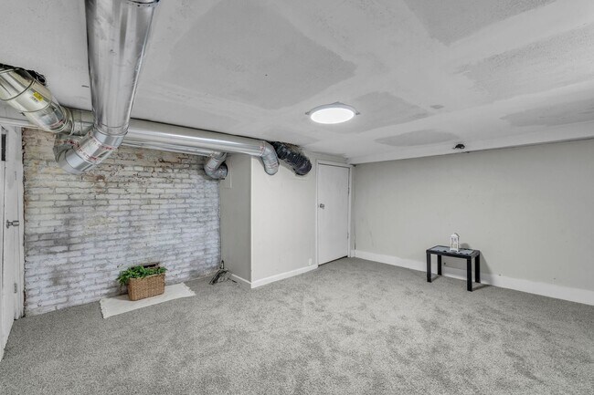 Building Photo - 2110 S Sterling Ave
