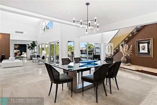 Building Photo - 2416 Bayview Dr