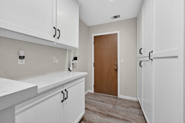 Building Photo - 420 Colusa Pl