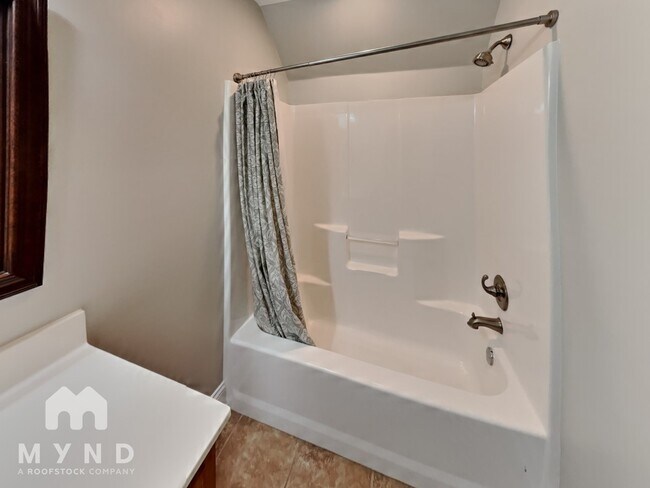 Building Photo - 15936 Landview Ln