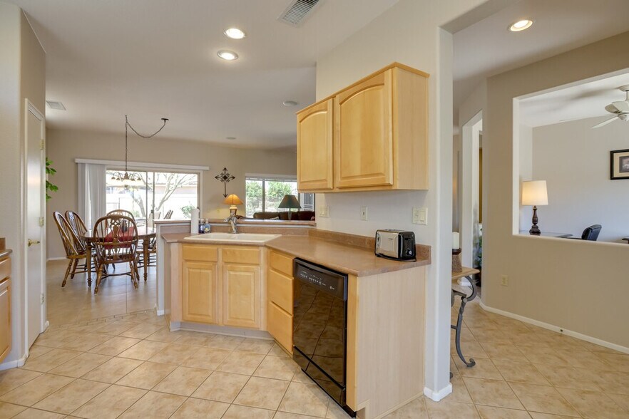 Building Photo - 15271 W Pantano Dr