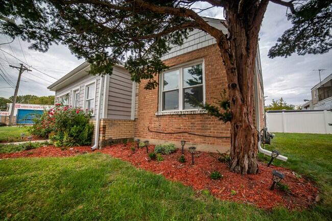 Building Photo - 4572 Rumsey Ave