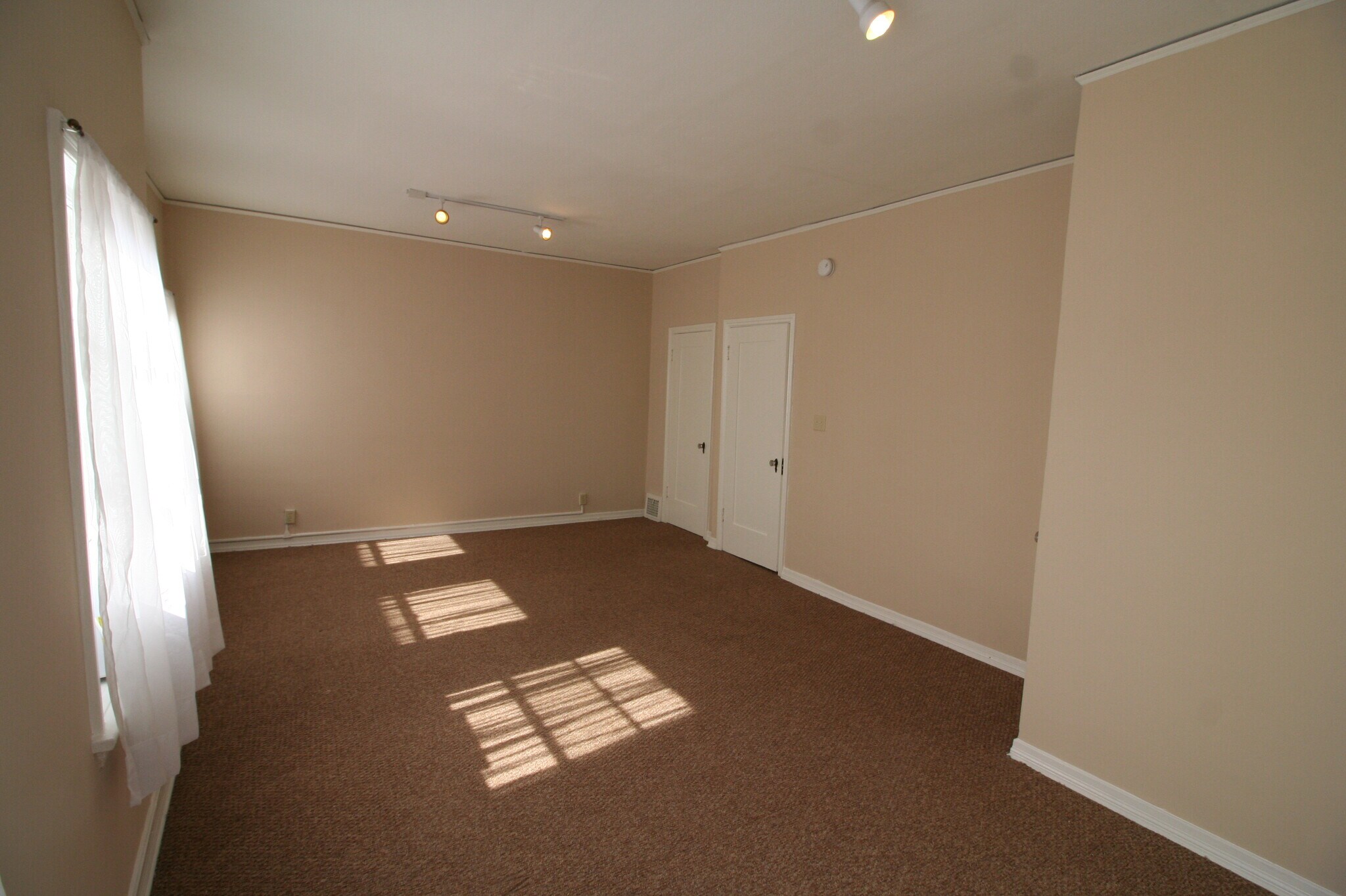 Building Photo - 342 N Ogden Dr