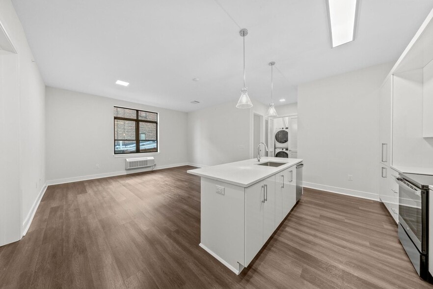 Building Photo - 121 34th St