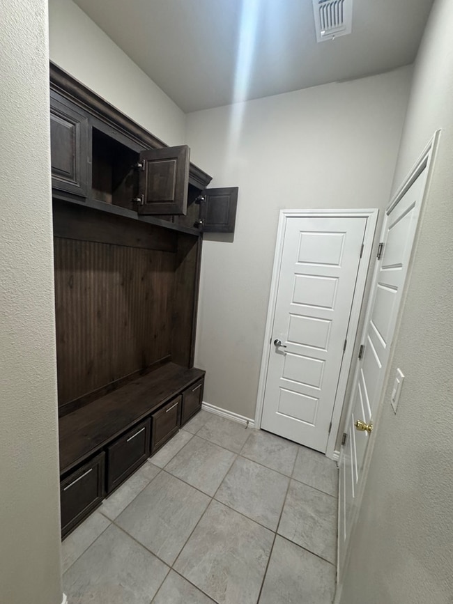 Building Photo - 5209 Lamont Ave