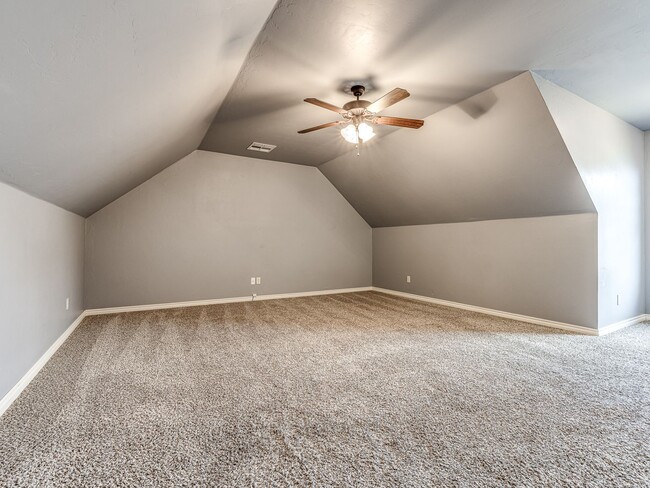 Building Photo - Home in Surrey Hills + Yukon Schools + 4 b...