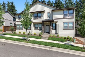 Building Photo - Spacious 4-Bedroom Home, Plus Den/Office with Modern Upgrades and Great Amenities