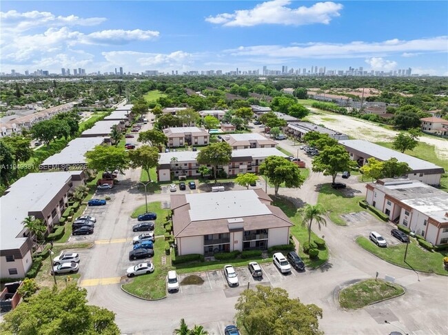 Building Photo - 20905 NE 8th Ct