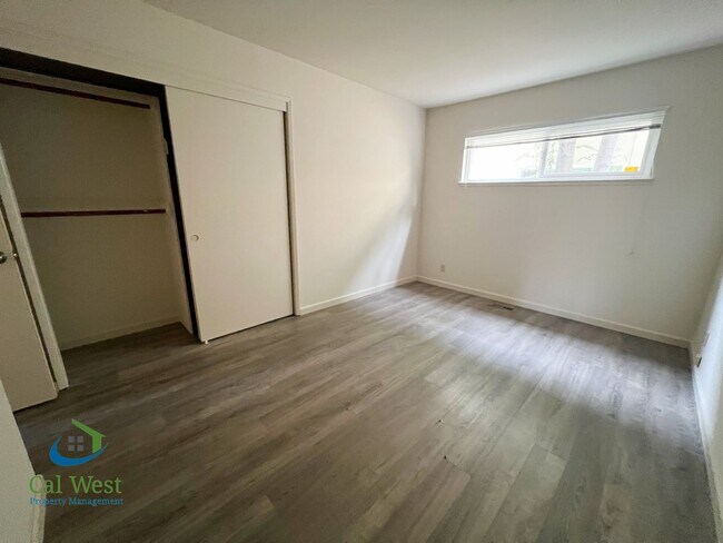 Building Photo - $2895 -  Downstairs 2 Bed 1.5 Bath-Updated Kitchen near Westgate Center