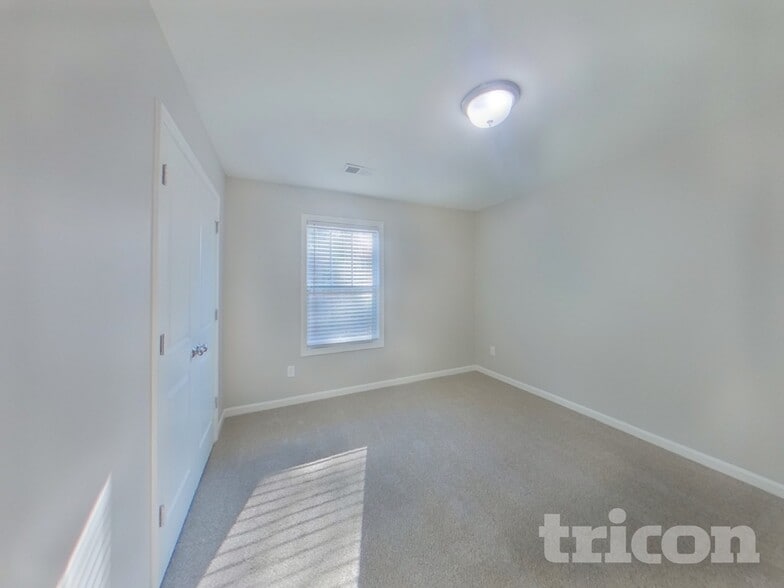 Building Photo - 607 Roseridge Dr