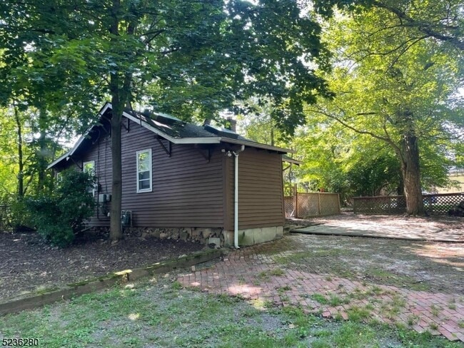 Building Photo - 17 Chestnut Rd