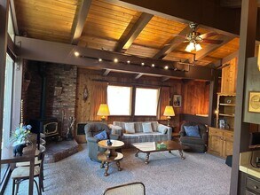 Building Photo - 3252 Chateau Rd