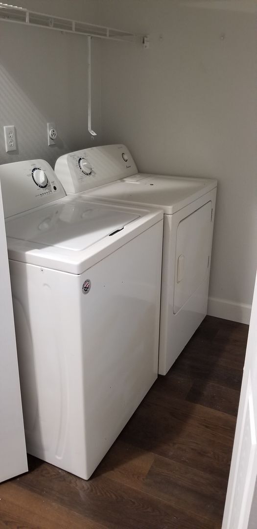 Building Photo - Newly remodeled 2 bedroom, 2 bathroom home...