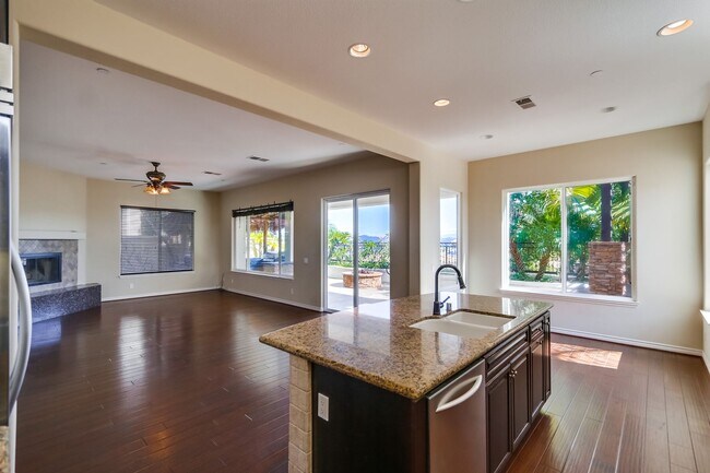 Building Photo - Beautiful 4 bedroom, 4.5 bathroom Home in the Varadero Community