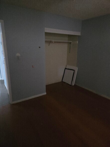 Building Photo - 1824 E Bonanza Rd