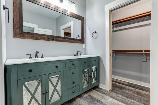 Building Photo - 623 Sweetwater Creek Dr