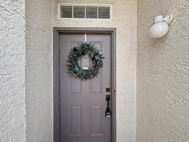 Building Photo - 6501 San Antonio Dr NE