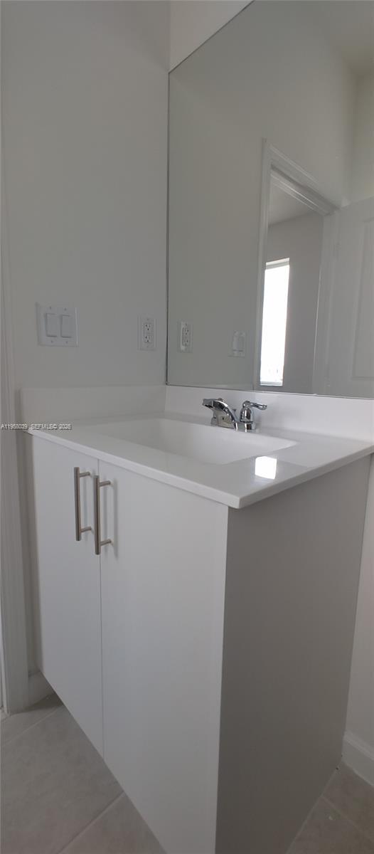 Building Photo - 689 SE 13th St Cir