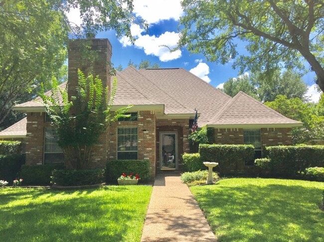 Building Photo - Updated Midway ISD Home