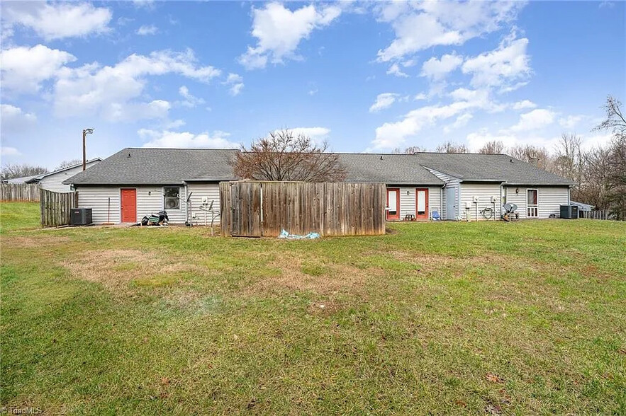 Building Photo - Room in Townhome on Windsong Ct