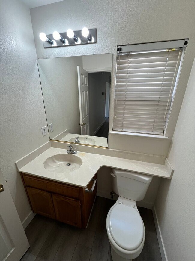 Building Photo - North Modesto Home