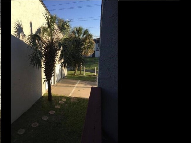Building Photo - 1309 Airport Dr